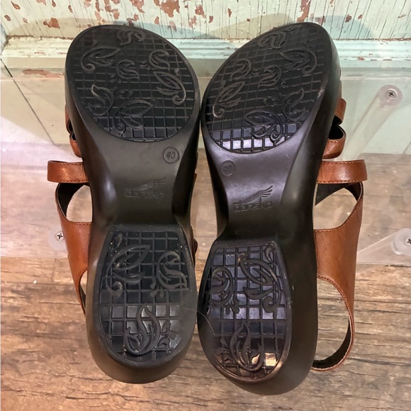 Women’s Dansko brown leather strappy sandals - Picture 6 of 6